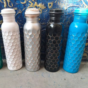 Bouteille d'eau en cuivre artisanale, magnifique bouteille en cuivre - Cadeau bien-être ayurvédique - Amour de soi, fitness, yoga - Cadeau - Product Image 1