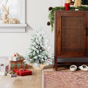 Albero di Natale Artificiale Innevato da 90 cm con Pigne e Bacche Rosse, Mini Albero Verde da Tavolo - Product Image 6