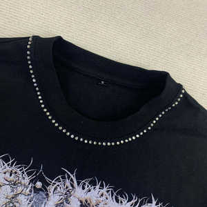 T-shirt imprimé sérigraphié de qualité supérieure, style streetwear, à manches courtes, coupe carrée et ourlet court - Product Image 4