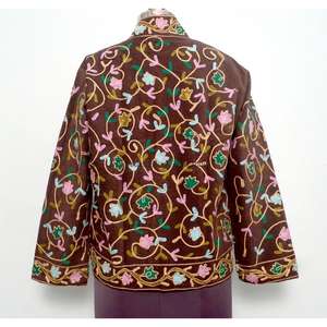 เสื้อแจ็คเก็ตฤดูหนาวสไตล์โบฮีเมียนสำหรับผู้หญิง งานฝีมือปักลายดอกไม้ ผ้าเนื้อนุ่มสีครีม งานเย็บปักถักร้อยหลากสีสันลายดอกไม้ - Product Image 5