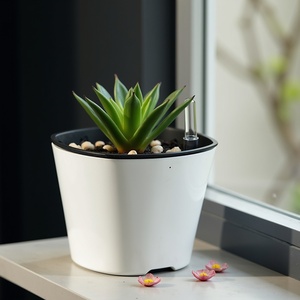 Pots de fleurs en plastique auto-arrosants Jardinières pratiques pour une utilisation intérieure et extérieure - Product Image 1