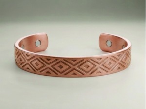 Pulsera Magnética de Cobre con Patrón Grabado de Primera Calidad 100% Cobre para Hombre y Mujer/Hecho en India/Cobre/Hecho a Mano/Más Vendida - Product Image 1