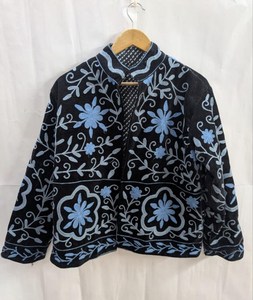 Chaqueta de terciopelo con bordado floral Suzani para mujer, estilo bohemio, artesanal, con forro de algodón. - Product Image 2