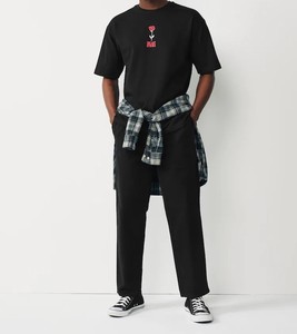 Camiseta de Manga Corta Negra para Hombre, Corte Regular, Cuello Redondo, Estampado Floral, Informal, de Algodón Jersey Transpirable de 320g, con Diseño de Logotipo Frontal - Product Image 3