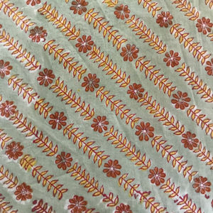 Tela de algodón estampada a mano – Diseño floral Buti y rayas de hojas sobre base verde salvia - Product Image 4