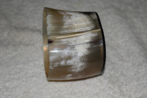 Vaso de Cuerno Pulido Hecho a Mano para Agua, Jugos, Cócteles, Uso en Bares, Ligero, Clásico, Natural, Náutico, Animal, Ecológico - Product Image 4