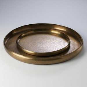Plateau de service conçu avec une finition lisse et un savoir-faire artistique, ajoutant de l'élégance à chaque occasion. - Product Image 4