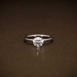 Bague de fiançailles en moissanite taille brillant rond pour femme, en argent 925, cadeau raffiné pour demande en mariage, idéal pour les fêtes de fiançailles - Product Image 4