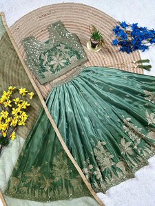 Conjunto de Lehenga Choli Bordado de Diseñador para Niñas con Dupatta, Traje Étnico para Fiestas y Bodas - Product Image 3