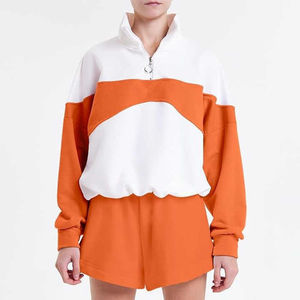 Ensemble deux pièces pour femme avec logo imprimé en relief personnalisé, comprenant un sweat à capuche court et un short en coton coupé-cousu, effet délavé soleil - Product Image 5