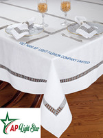 Nappes luxueuses brodées à la main utilisées dans les restaurants et les hôtels. Accepter les commandes groupées.