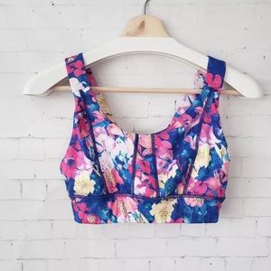 เสื้อชั้นในกีฬาสำหรับผู้หญิง ออกกำลังกาย โยคะ ฟิตเนส แบบไร้ตะเข็บ คอวีลึก ปรับสายได้ รองรับสูง รับสั่งทำโลโก้ - Product Image 1