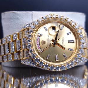 Reloj Moderno de Acero Inoxidable con Esfera de Cuarzo Moissanite VVs Clarity y Movimiento ETA, con un Toque de Lujo para Negocios y Viajes - Product Image 1