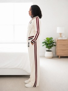 Conjunto Deportivo Casual de Dos Piezas con Capucha para Mujer, Diseño Sólido, Tela Suave y Ajuste Cómodo para Entrenamiento y Uso Diario - Product Image 4