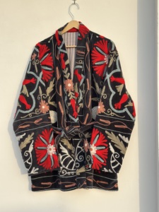 Chaqueta de terciopelo hecha a mano para mujer |   Elegante Abrigo Abierto para Mujer |   Chaqueta bomber bordada para mujer |   Chaqueta Floral Suzani - Product Image 6