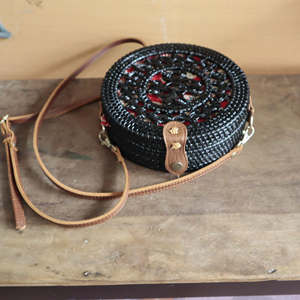 โรงงานเวียดนามจำหน่ายกระเป๋าหวายทรงกลมแบบบาหลีพร้อมหูหิ้วหนัง ทำด้วยมือจากหวายธรรมชาติ กระเป๋าฤดูร้อน ส่งออกจำนวนมาก - Product Image 6