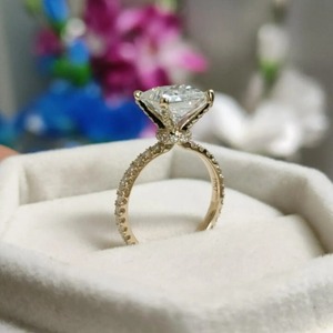 แหวนหมั้นมอยส์ซาไนต์ทรงปรินเซสคัท 2 กะรัต ทองคำขาว 14k แหวนแต่งงานเพชรทรงสี่เหลี่ยม 3/4 วงสำหรับผู้หญิง ทรงปรินเซส - Product Image 1