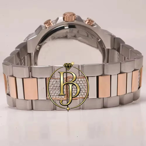 Montre-bracelet analogique en acier inoxydable Briva Luxury Eco-Friendly Quartz avec accents or rose foncé, chronographe, sous-cadrans et lunette scintillante - Product Image 4