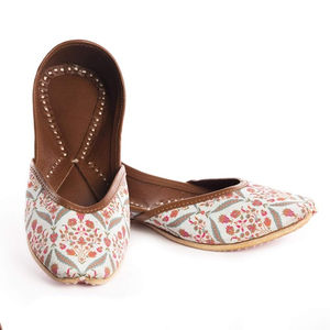 Zapatos Khussa Hechos a Mano para Mujer, Calzado Étnico Tradicional Pakistaní, Zapatos Planos Bordados para Mujer a Precio de Mayoreo - Product Image 3