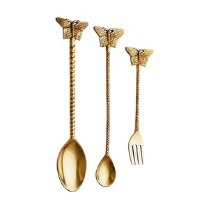 Ensemble de 3 couverts en acier inoxydable plaqué or avec finition miroir, parfait pour les ustensiles de cuisine, les desserts et les repas élégants. - Product Image 3