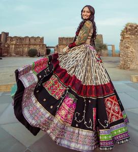 Lehenga Choli de Seda de Diseño para Mujer, Lehenga Étnica Tradicional Estampada con Dupatta |   Ropa Festiva y para Bodas - Product Image 4