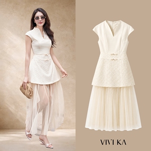 Vestido Maxi Feminino EMBER com Mangas Curtas, Renda Texturizada, Peplum e Sobreposição em Tule – Estilo Resort para Festas de Verão - Product Image 1