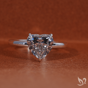 Bague solitaire en diamant de laboratoire taille cœur 2 carats en or massif 18 carats |   Bijoux de fiançailles pour femmes certifiés IGI - Product Image 1