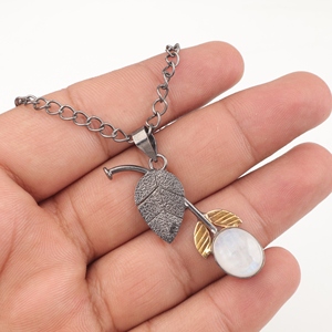 Increíble Colgante Vintage de Plata de Ley con Piedra Lunar Arcoíris de Corte Ovalado, Engaste de Latón Hecho a Mano, Joyería de Moda para Mujer - Product Image 2