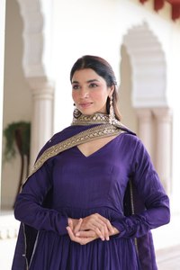 Ensemble robe/robe longue et dupatta en soie Georgette, design tendance glamour, richement orné de sequins, pour femme, tenue de soirée - Product Image 4