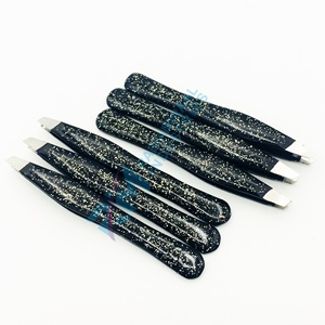 Juego de Pinzas para Cejas RMI de Acero Inoxidable con Punta Plateada y Brillo Negro, Lavables y con Punta Recta - Product Image 4