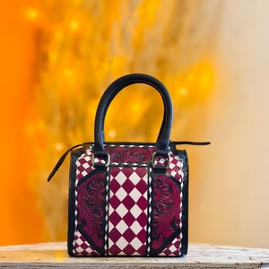 Nueva Bolsa de Viaje Deportiva de Cuero Genuino 100% con Diseño a Cuadros Rosa y Blanco, Atractiva y Hermosa, con Patrón de Diamantes y Flores Talladas - Product Image 3