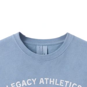 T-shirt vintage athlétique bleu clair en coton doux à col rond et manches courtes – Vêtement décontracté et tendance pour le quotidien - Product Image 2