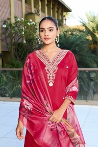 Salwar Kameez / Kurti 3 pièces prêt-à-porter, couleur rouge éclatante, style col en V, tissu soie romaine, tailles S à 3XL, prix de gros. - Product Image 3