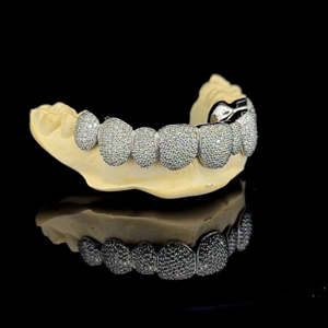 Grillz dentaire Hip Hop personnalisé en argent 925, serti de diamants Moissanite, bijoux dentaires en argent, meilleur prix - Product Image 1