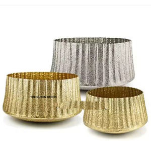 Juego de 3 Macetas de Metal Antiguo con Acabado Dorado y Plateado, Perfectas para el Hogar y Bodas - Product Image 1
