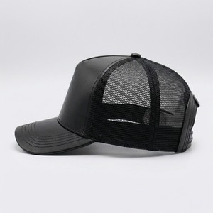 Casquette Trucker Personnalisée en Simili Cuir Noir Mat, Casquette Snapback en Maille Premium, Chapeau de Baseball Urbain de Luxe pour le Streetwear et l'Extérieur - Product Image 2