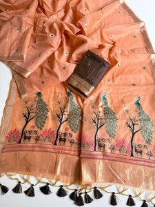 Sari en soie Chanderi pure, jacquard traditionnel, motif paon et cerf, bordure riche en Zari, pompons faits main, style héritage - Product Image 5