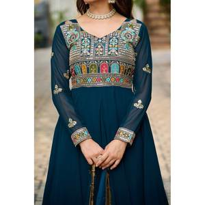 Vestido de noche bordado de lentejuelas y varios hilos para fiestas Vestido elegante con trabajo intrincado - Product Image 5