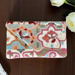 Sac à main rectangulaire en coton brodé à la main avec motif floral et accents colorés - Product Image 1