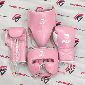Nouvel ensemble de boxe personnalisé rose et blanc pour l'entraînement, la gym, le Muay Thai, le MMA, les gants de boxe, la protection de la tête et du bas du dos - Product Image 1