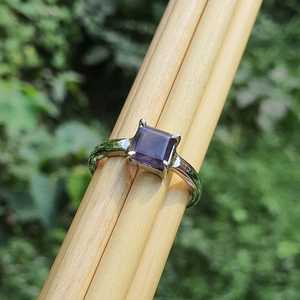 Bague en Iolite en Argent Sterling 925, Empilable, Bijou Minimaliste, Pierre de Naissance de Septembre, Cadeau Fait Main pour Femme - Product Image 3