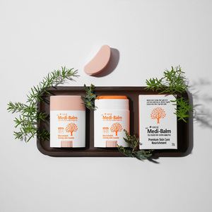 เวมีดีบาล์ม วีเมดิ-บาล์ม มัลติแคร์ สกิน บาล์ม สติ๊ก สำหรับผิวบอบบาง แห้ง แพ้ง่าย และมีปัญหาผิว - Product Image 2