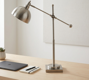 Lámpara de Mesa LED E26 Industrial de Metal, Giratoria y Ajustable, Alimentada por CC, Pequeña, para Decoración de Dormitorio, Elegante y de Lujo, Fabricante OEM/ODM - Product Image 1