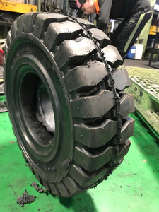 Neumático sólido para montacargas KF501 3.00-15 de KUMATIRE Vietnam para montacargas de servicio pesado - Product Image 2