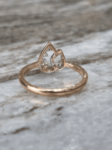 Anillo de Diamante Cultivado en Laboratorio con Forma de Lágrima, 0.12 Ct, Oro Rosa, Diseño Floral Calado, Engaste Pavé, Anillo Minimalista de Moda para Mujer - Product Image 3