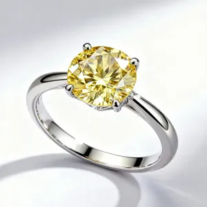 Anillo de compromiso clásico de plata 925 con moissanita redonda de talla brillante y engaste de púas para mujer - Product Image 4