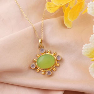 Collier pendentif croix en jade préhnite best-seller avec accent en calcédoine rose, chaîne perlée plaquée or 18 carats, design de créateur - Product Image 1