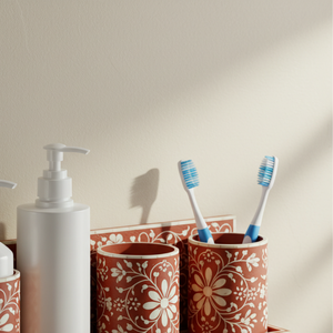 ชั้นวางติดผนังลายดอกไม้ดินเผาแบบช่างฝีมือ พร้อมชุดอุปกรณ์ตกแต่ง 5 ชิ้น สไตล์ฝังกระดูก สำหรับห้องน้ำ ทาสีด้วยมือ - Product Image 2