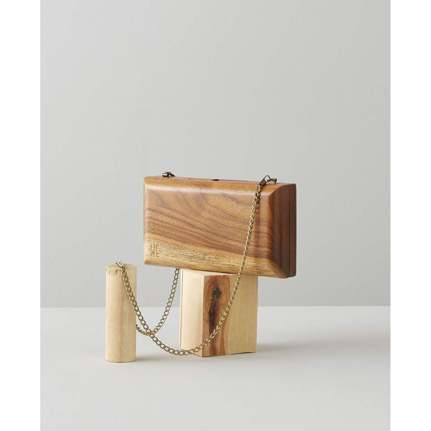 สีน้ำตาล