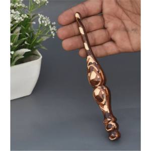 Aguja de ganchillo de resina con diseño único y mango ergonómico grande para manos con artritis, accesorio de costura artesanal de lujo - Product Image 2